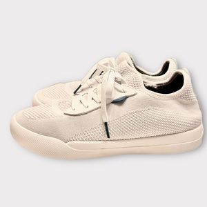 VESSI white the weekend waterproof sneaker women’s size 8 / men’s size 7